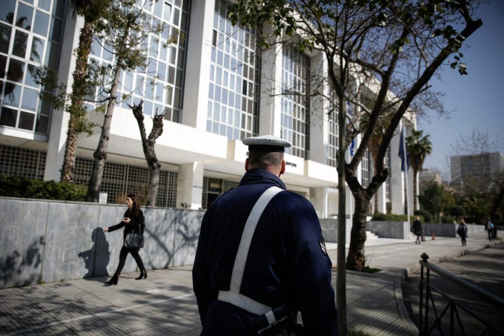 Δέκα προσαγωγές υποστηρικτών της Χρυσής Αυγής έξω από το Εφετείο