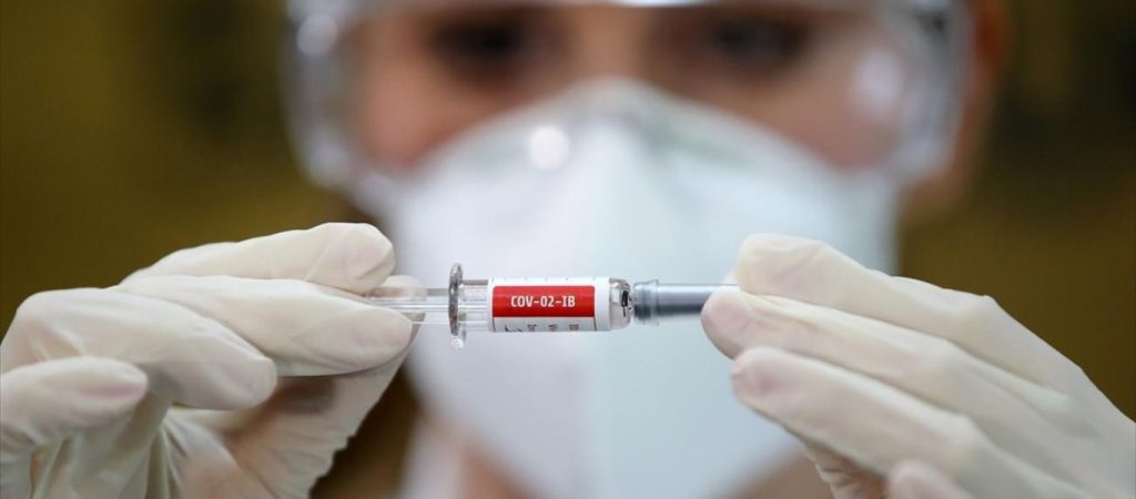 Αξιωματούχος ΠΟΥ: «Υπαρκτό το σενάριο να είναι έτοιμο το εμβόλιο μέχρι τον Δεκέμβρη»
