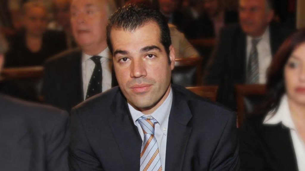 Ο Θ.Πλεύρης «στήνει στον τοίχο» τον πατέρα του – «Η υποβολή αιτήματος εξαίρεσης σε δικαστές εκθέτει όποιον την υποβάλει»