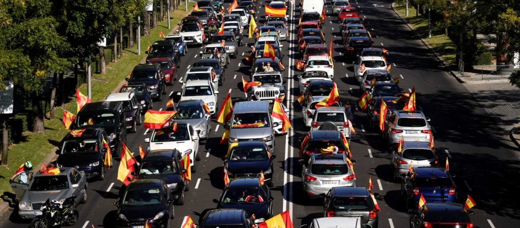 Ισπανία: Εκατοντάδες πολίτες διαδηλώνουν κατά της καραντίνας – Ζητάνε την παραίτηση της κυβέρνησης