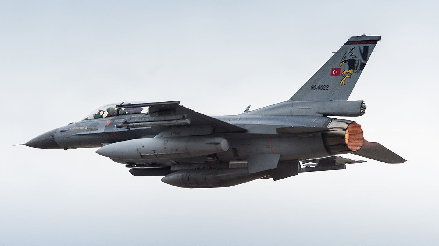 Ζεύγος τουρκικών F-16 και τρία CN-235 εισήλθαν στο FIR Αθηνών
