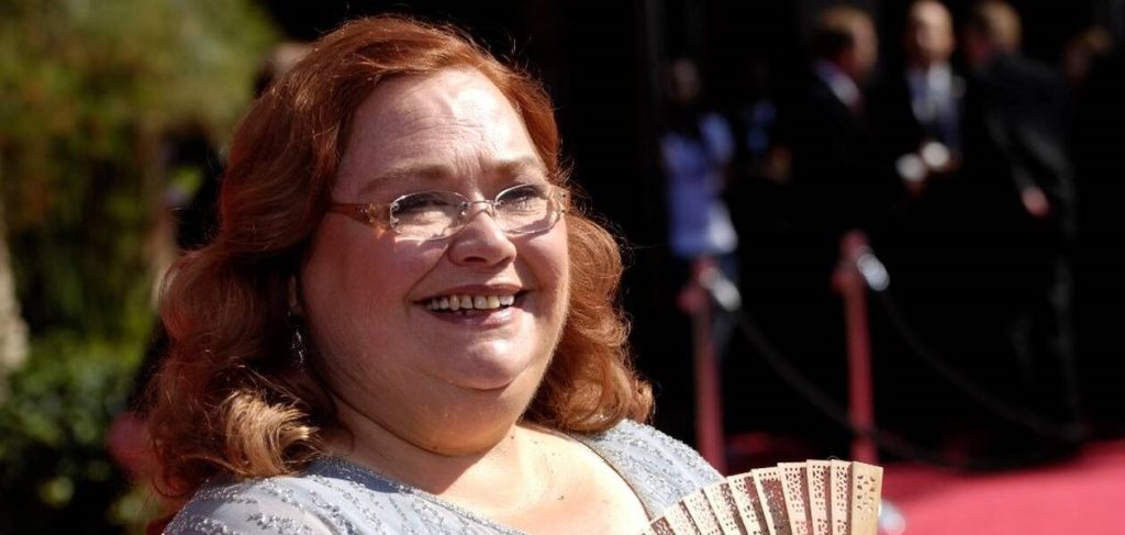Conchata Ferrell: Πέθανε η τηλεοπτική «Μπέρτα» της αμερικανικής κωμικής σειράς «Two and a Half Men»