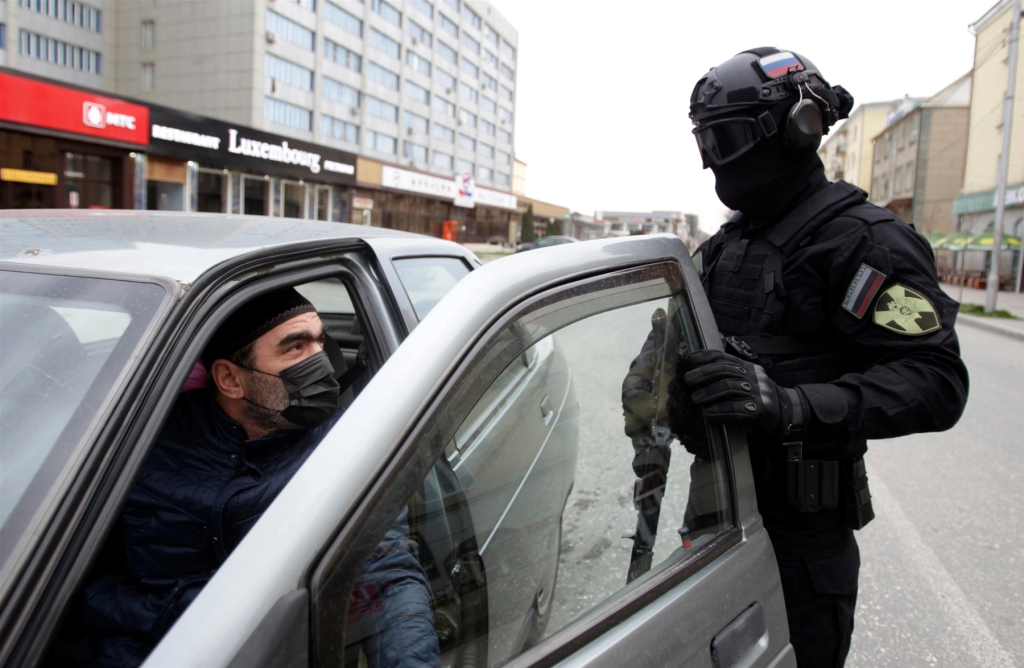 Ρωσία: Τρεις αστυνομικοί σκοτώθηκαν σε ανταλλαγή πυρών με μαχητές στην Τσετσενία (βίντεο)