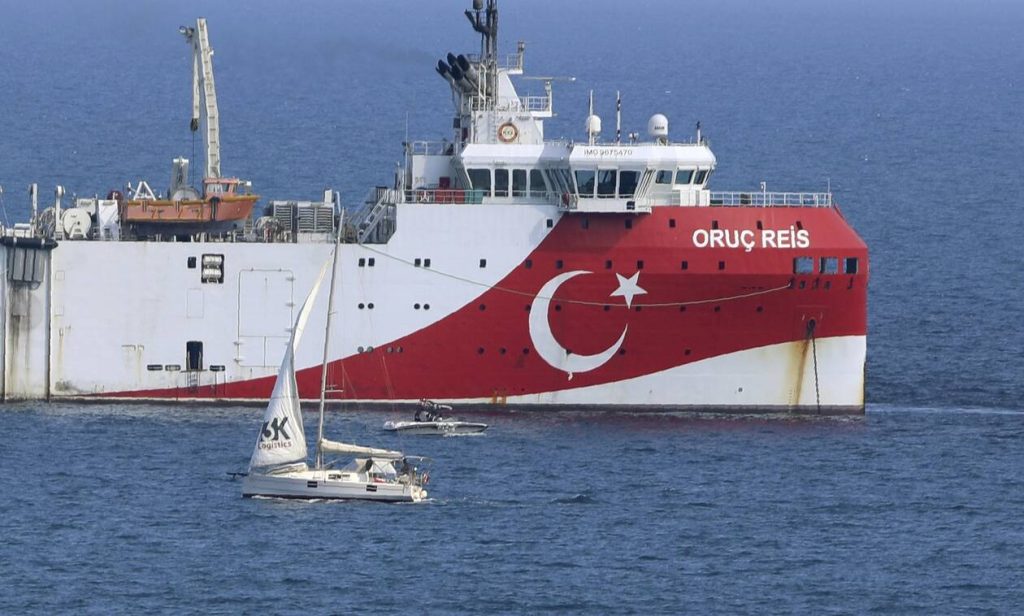 Yeni Safak: «Το Oruc Reis πραγματοποιεί έρευνες (στην ελληνική υφαλοκρηπίδα) – Περιμένουμε καλά νέα για κοιτάσματα»