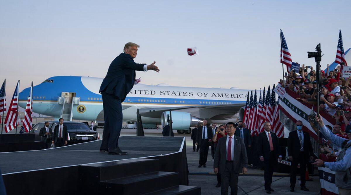 Θριαμβευτική η πρώτη προεκλογική συγκέντρωση του Ν.Τραμπ μετά τον κορωνοϊό: «Θέλω να σας φιλήσω όλους – Έχω ανοσία»