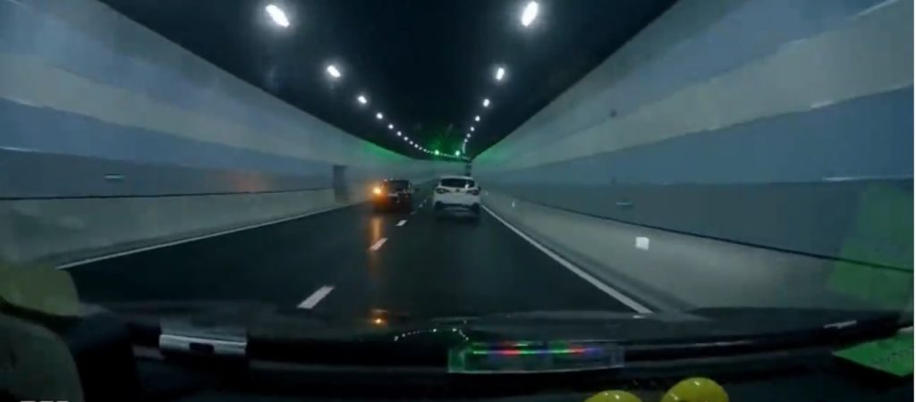 Σανγκάη: Κάμερα κατέγραψε σοκαριστικό τροχαίο κατά την προσπέραση εντός σήραγγας (βίντεο)