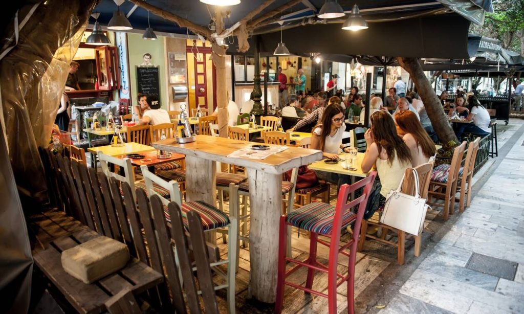 Υπ.Ανάπτυξης: Διευκρινήσεις για τους κανόνες τήρησης αποστάσεων και άλλα μέτρα προστασίας