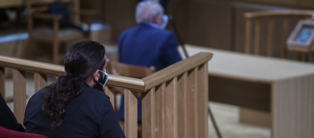 Παρουσιάστηκε ως μάρτυρας στην δίκη της “Χρυσής Αυγής” ο πατέρας του Κ.Μπαρμπαρούση