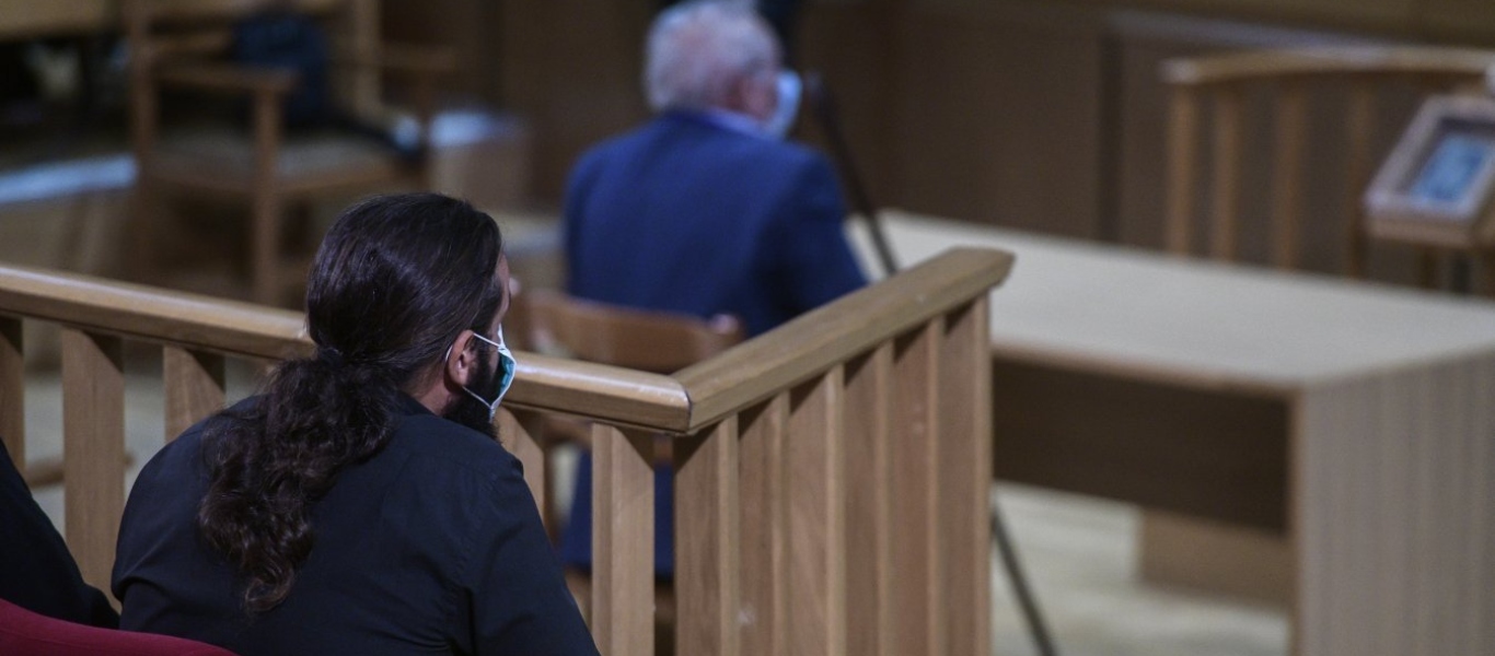 Παρουσιάστηκε ως μάρτυρας στην δίκη της “Χρυσής Αυγής” ο πατέρας του Κ.Μπαρμπαρούση