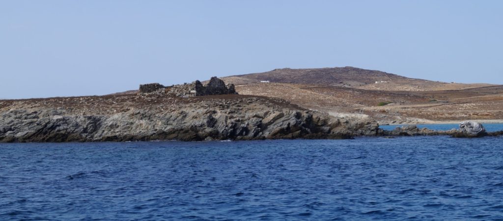 Ρήνεια: Το μικρό νησί δίπλα στην Δήλο που λειτούργησε ως χώρος καραντίνας (φώτο)