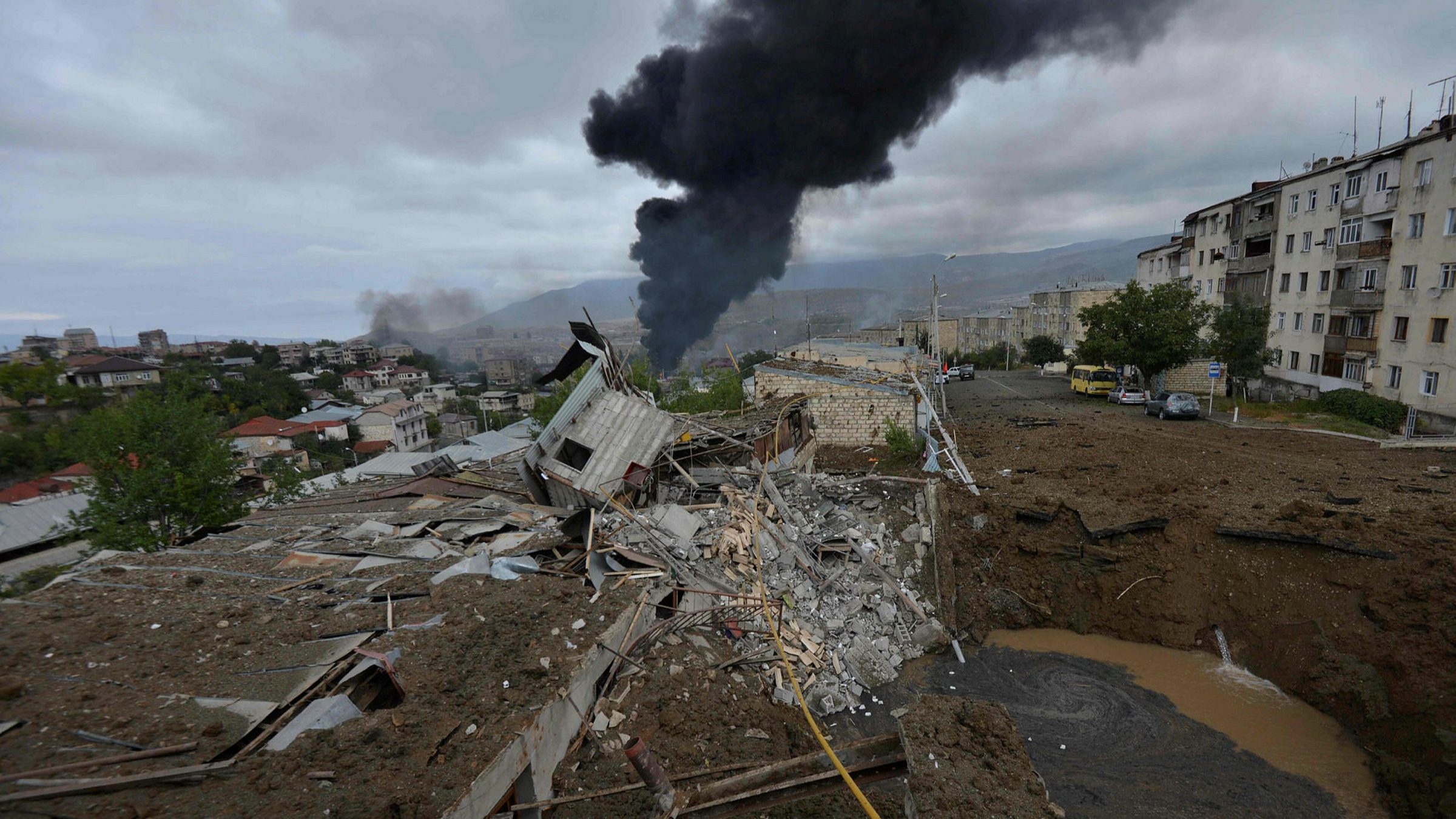 Πυραυλική επίθεση των Αρμενίων στην αζερική πόλη Ganja: Ακούστηκαν ισχυρές εκρήξεις