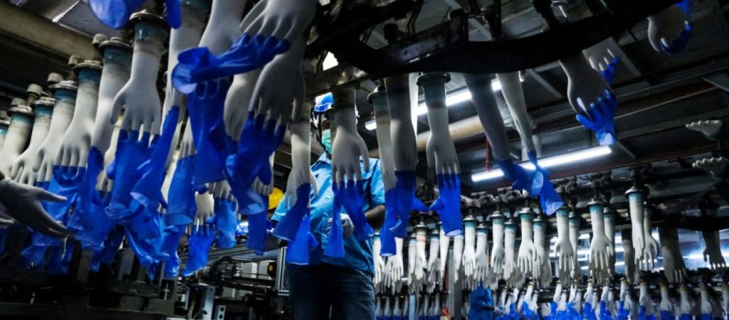 Πολωνία: Εταιρία παραγωγής γαντιών ανέβασε κατά 7.000% τη μετοχή της