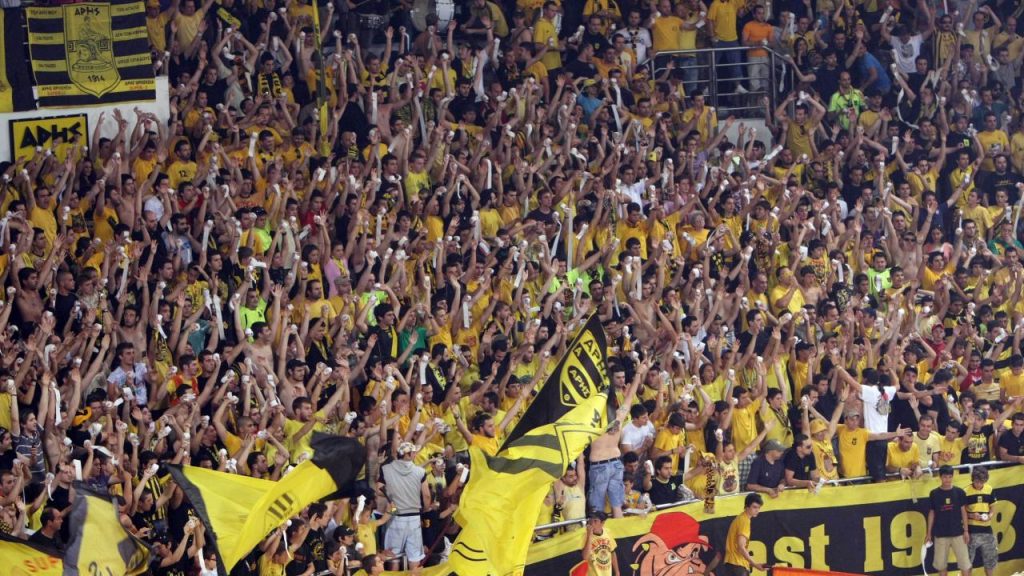 Στους δρόμους οπαδοί του Άρη για βιντεοκλίπ – Συνοδεία των ΜΑΤ (βίντεο)