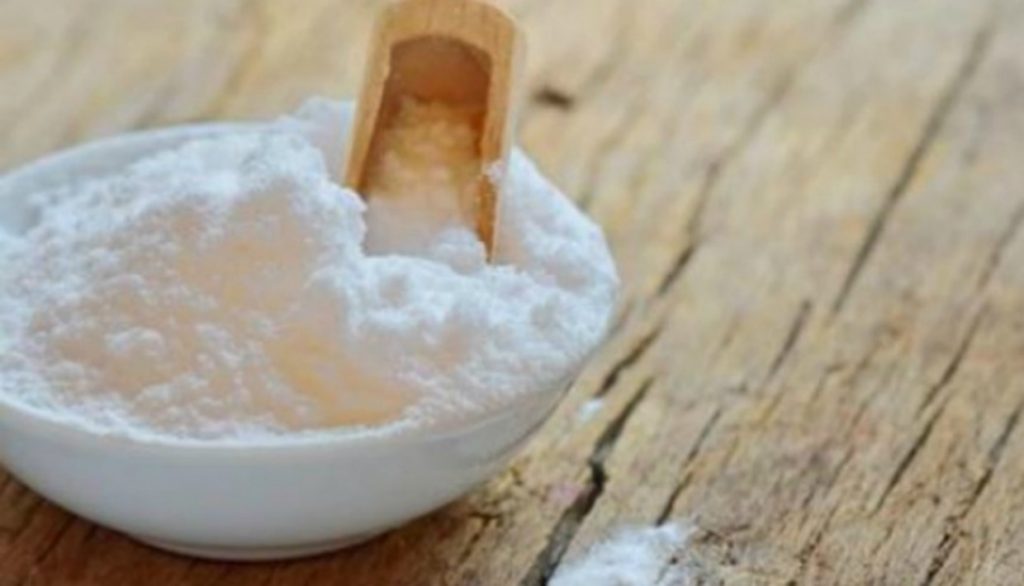 Δείτε πως να φτιάξετε διάλυμα μαγειρικής σόδας για να απολυμάνετε φρούτα και λαχανικά