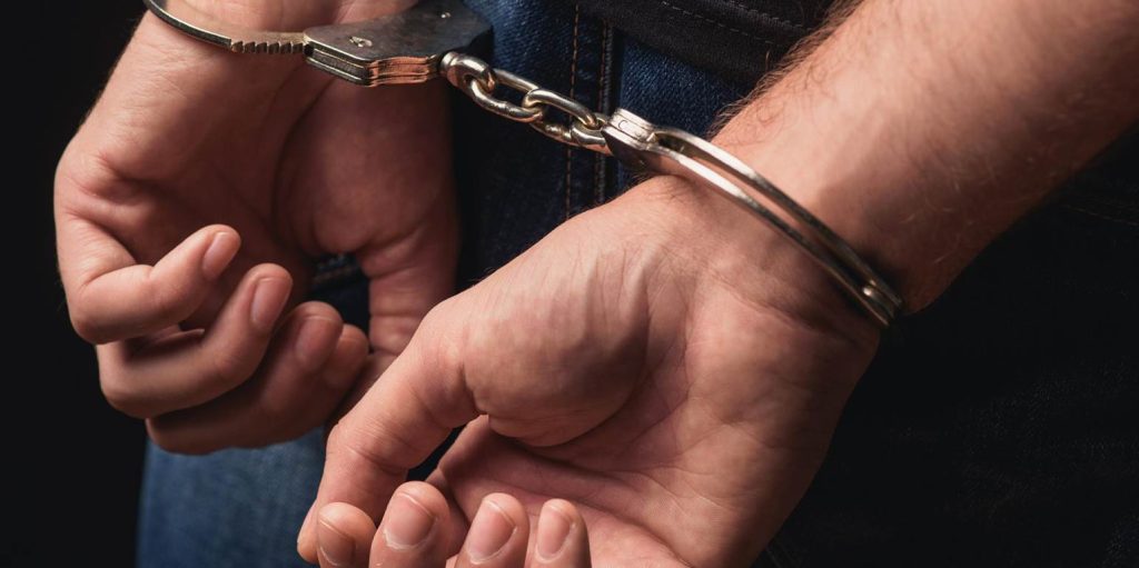 Πειραιάς: Χειροπέδες σε άνδρα που ασέλγησε σε 7χρονη και κυκλοφορούσε ελεύθερος δυο χρόνια