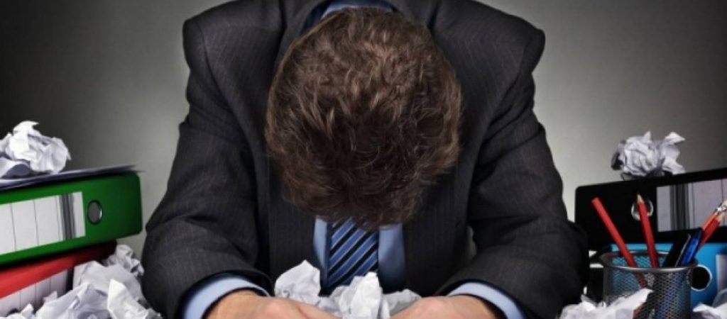 Υπερκόπωση: Αυτά είναι όλα τα συμπτώματα που χρειάζονται προσοχή – Με ποιες ασθένειες συνδέεται
