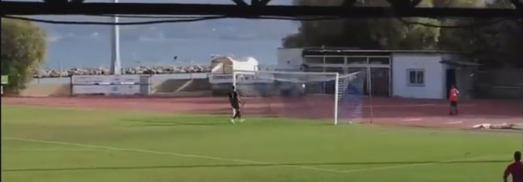 Μαγικό γκολ σε αγώνα Γ’ Εθνικής – Σκόραρε από τη σέντρα (βίντεο)