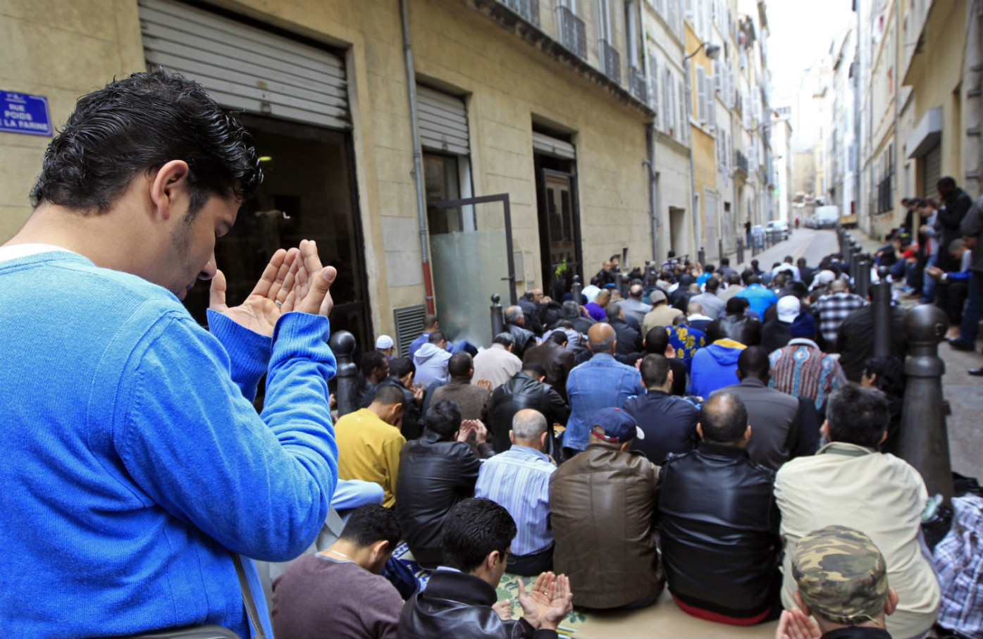 Η Γαλλία κλείνει τζαμί φανατικών μετά τον αποκεφαλισμό του καθηγητή από ισλαμιστή