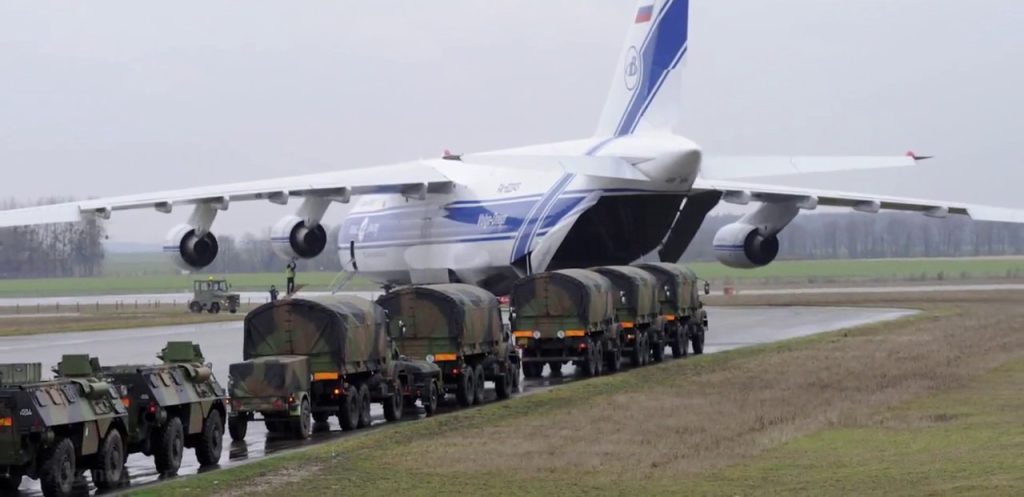 Οι Ουκρανοί εκπαιδεύτηκαν στην Ελλάδα & μετά μετέφεραν στους Αζέρους τόνους όπλων για να σκοτώσουν Αρμένιους