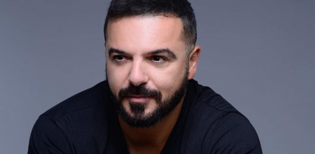 «Πυρ και μανία» ο Τριαντάφυλλος με την Δ.Βανδή – Όσα του είπε στο live του J2US (βίντεο)