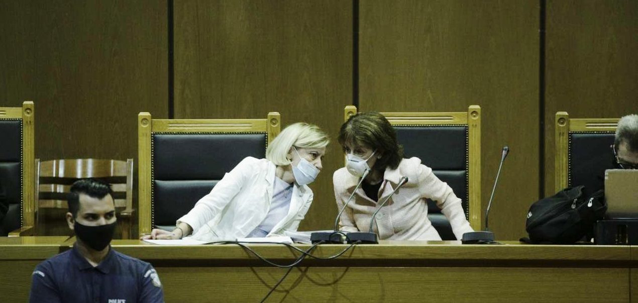 Δίκη ΧΑ: Αναστολή στην εκτέλεση των ποινών για όλους τους καταδικασθέντες πλην Ρουπακιά και Λαγού ζήτησε η εισαγγελέας