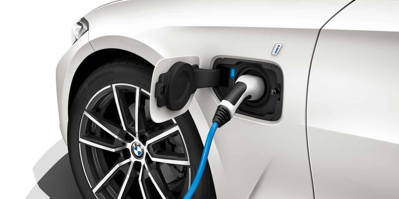 Τρόμος για 26.700 ιδιοκτήτες plug-in υβριδικών μοντέλων BMW – Κίνδυνος πυρκαγιάς λόγω φόρτισης- Ξεκίνησαν οι ανακλήσεις