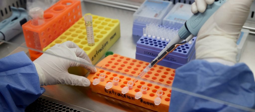 Βρετανία: Ερευνητές θέλουν να μολύνουν εθελοντές με τον κορωνοϊό