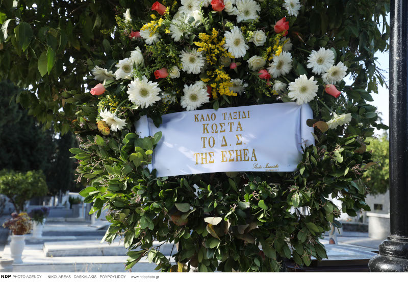 Δείτε φωτογραφίες από το τελευταίο «αντίο» στον δημοσιογράφο Κώστα Μπατή (φωτο)