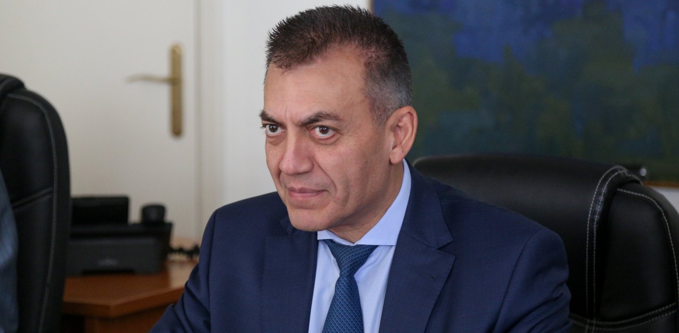 Δεν το «χει» με την τεχνολογία ο Γ.Βρούτσης – Τον βοηθάει ο γιος του μέχρι και στις συνδέσεις του Skype