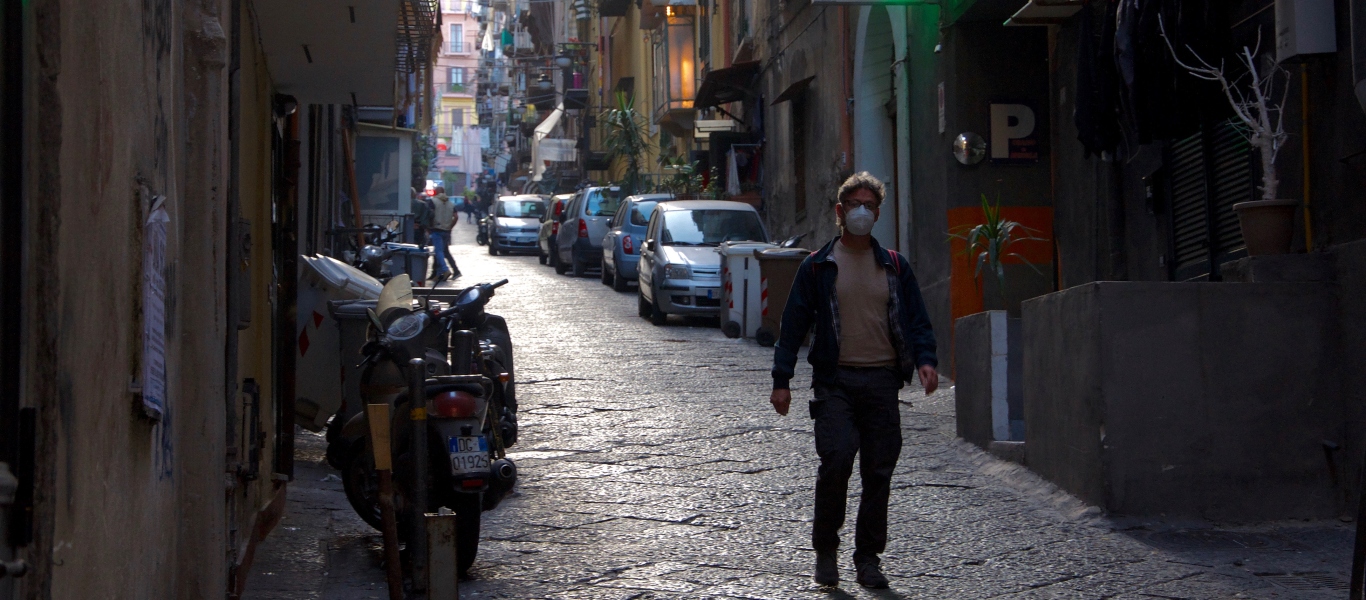 Ιταλία: Νέα περιοριστικά μέτρα στη Νάπολη – Απαγόρευση κυκλοφορίας τις βραδινές ώρες