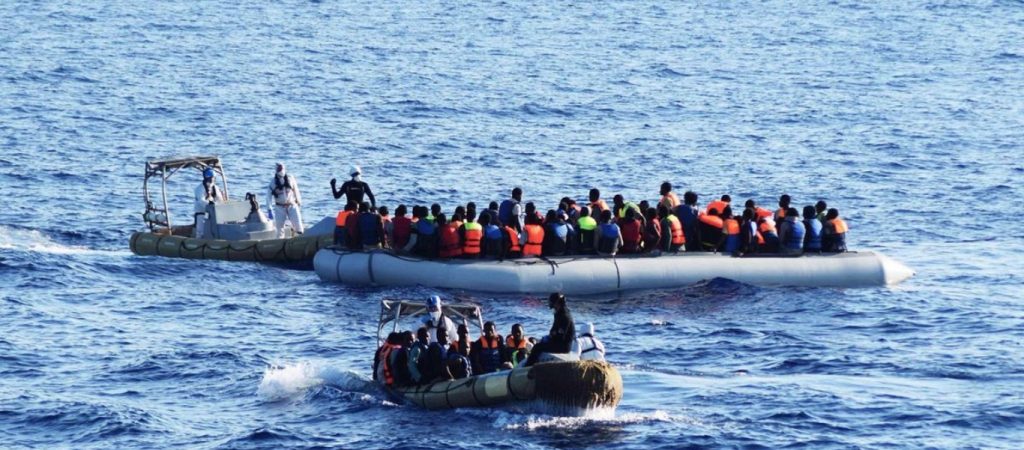 Κινητοποίηση των αρχών για σκάφος με 200 αλλοδαπούς νότια της Κρήτης