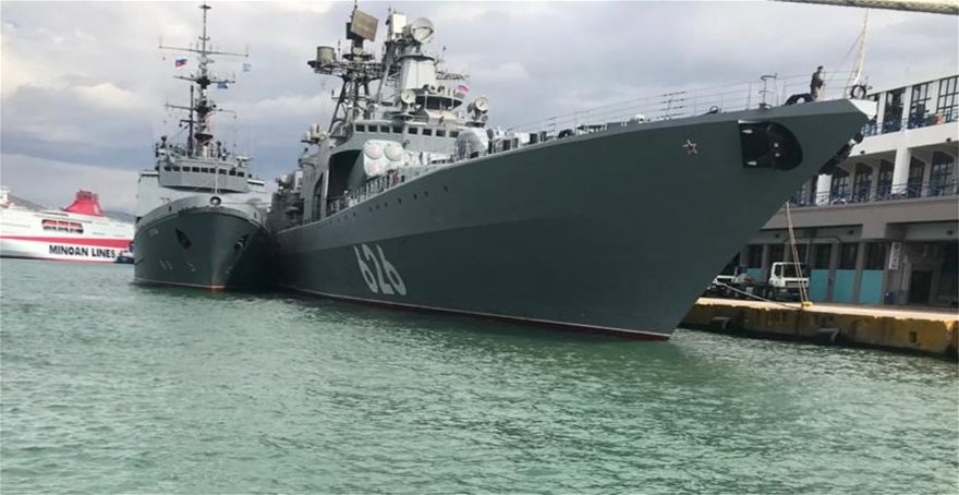 H στιγμή που το ρωσικό πολεμικό πλοίο «Vice Admiral Kulakov» φτάνει στον Πειραιά (βίντεο-φωτο)