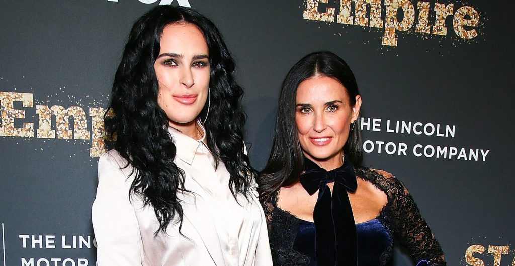 Η κόρη της Ν.Μουρ και του Μ.Γουίλις εξομολογείται: Πώς ήταν η πρώτη φορά που είχε ερωτική επαφή (βίντεο)