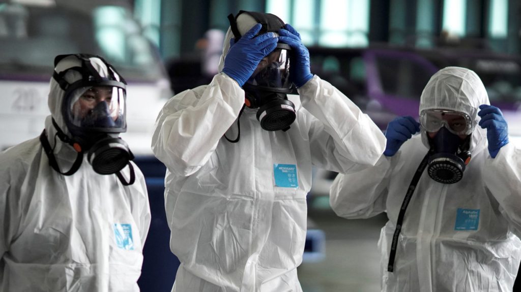 Η κυβέρνηση ετοιμάζει απαγόρευση κυκλοφορίας & περιπολίες σε ανοιχτούς χώρους