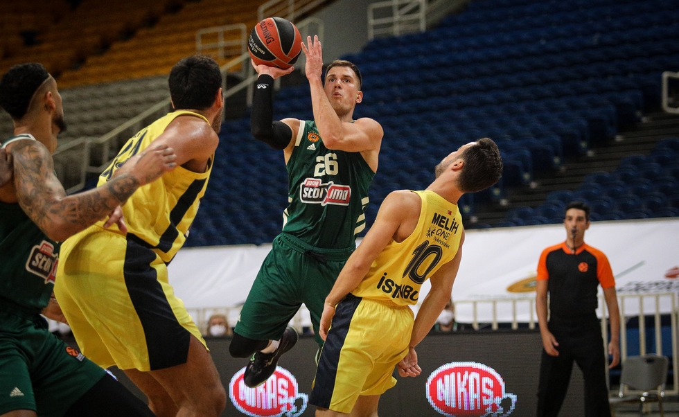 Ο Παναθηναϊκός «έλιωσε» τους Τούρκους της Φενέρ στο ΟΑΚΑ με 82-68