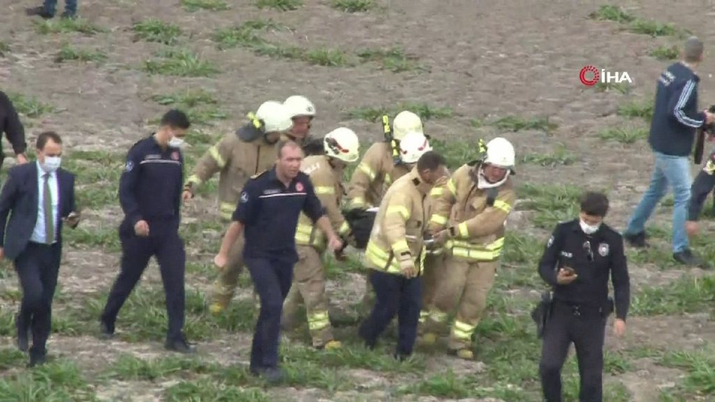 Τουρκία: Εκπαιδευτικό αεροπλάνο έπεσε στην Κωνσταντινούπολη (φώτο-βίντεο)