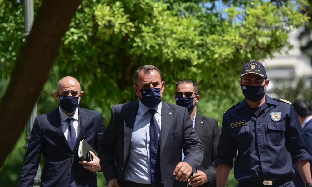 Έκτακτη σύσκεψη στο ΥΠΕΘΑ για τα κρούσματα κορωνοϊού στις ΕΔ