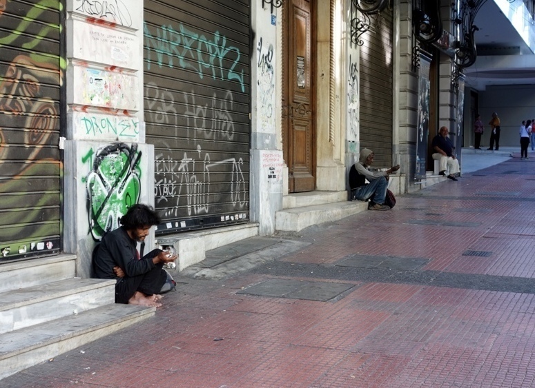 Κοινωνία στα χρόνια του κορωνοϊού – Δραματική αύξηση όσων ζουν με μισθό κάτω από το όριο της φτώχειας