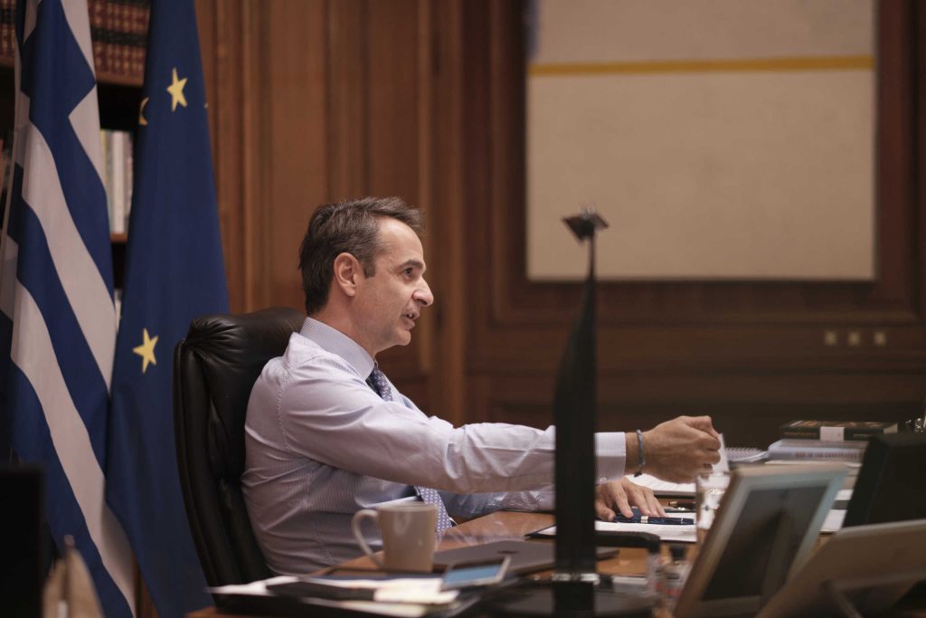 Συσκέψεις στο Μαξίμου για τον κορωνοϊό – Νέο πακέτο μέτρων προ των πυλών και για την Αττική