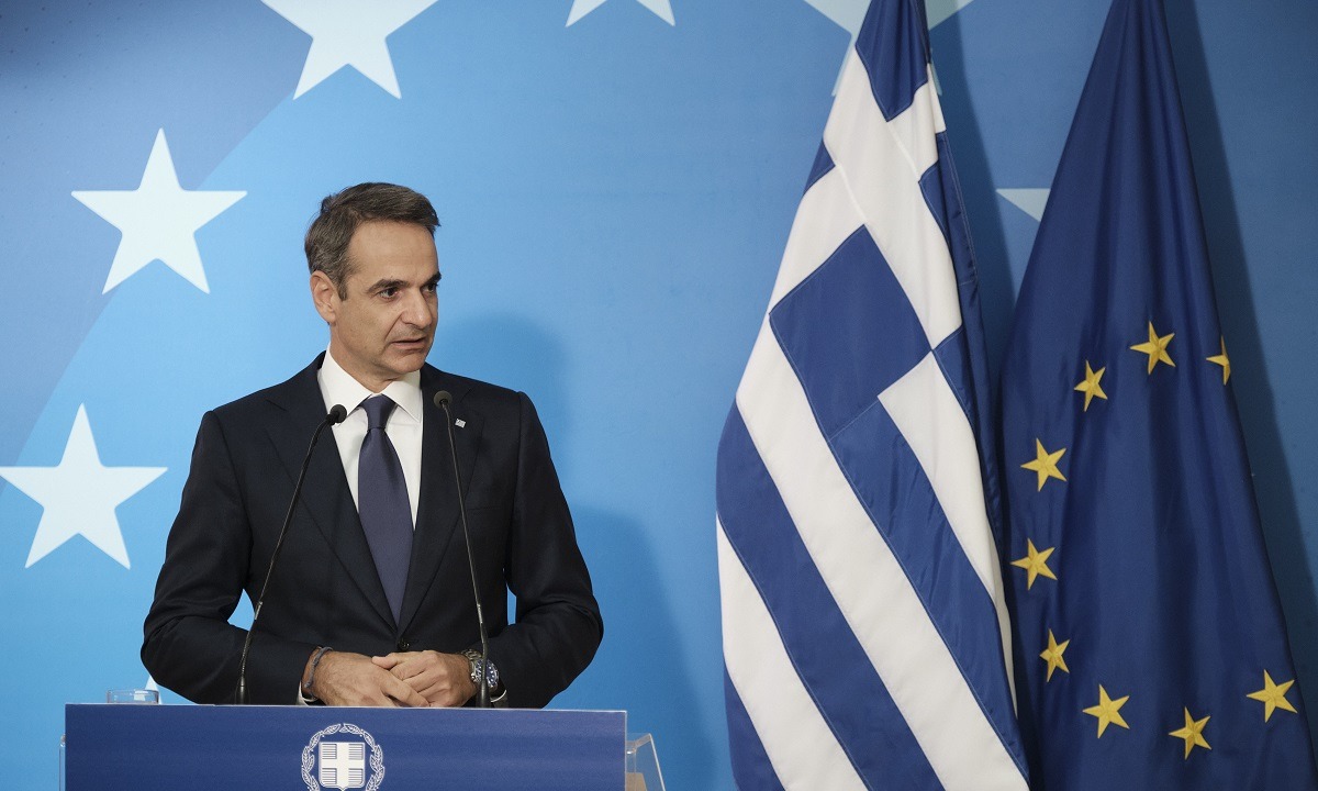 Κ.Μητσοτάκης: «Υποχρεωτική η μασκοφορία στους Έλληνες παντού – Από τις 00.30 απαγόρευση κυκλοφορίας»