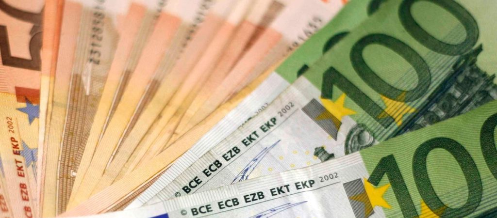 Ξενοδόχος σε νησί των Σποράδων έκρυβε χρήματα σε μαύρες σακούλες – Εξαφανίστηκαν διά μαγείας 30.000 ευρώ σε ένα βράδυ