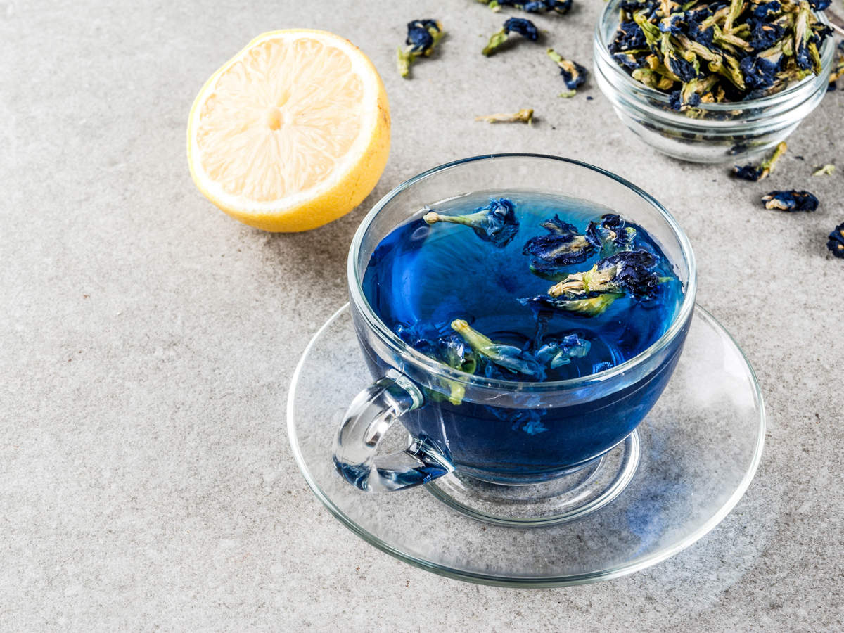 Μπλε τσάι: Το «μαγικό» ρόφημα που ενισχύει τη μνήμη και «χαρίζει» μακροζωία