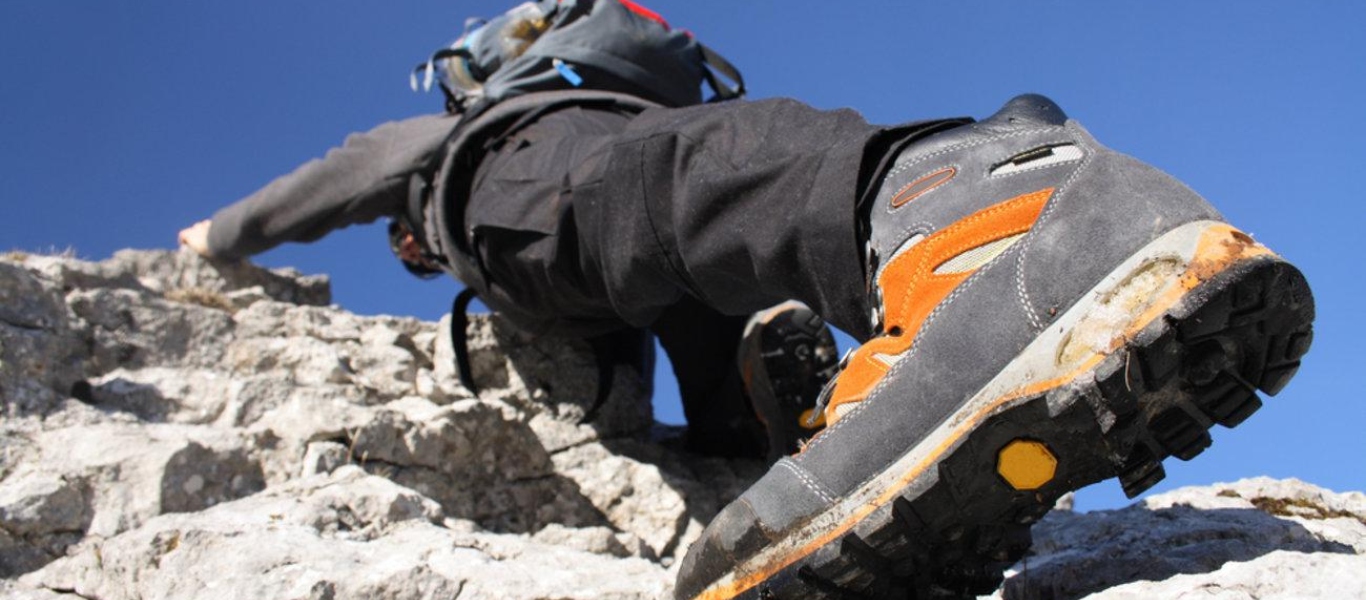 70χρονος Ρώσος ορειβάτης κατεβαίνει το βουνό χωρίς τον απαραίτητο εξοπλισμό (βίντεο)