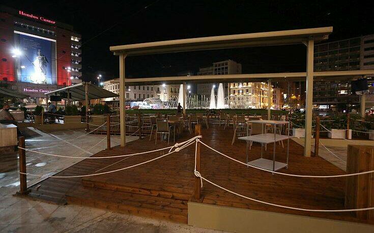 Άδειες πόλεις Αθήνα και Θεσσαλονίκη μετά τις απαγορεύσεις κυκλοφορίας και οι απόκοσμοι ήχοι των έρημων δρόμων