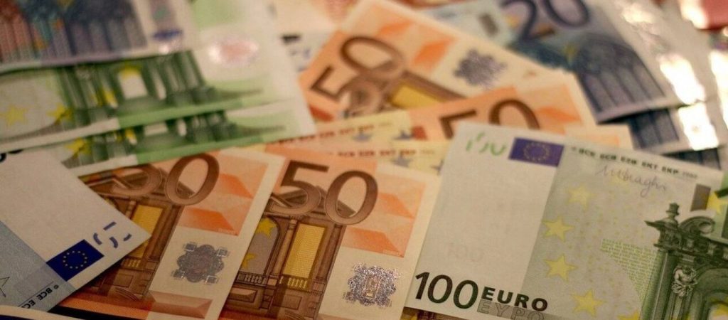 Συνεχίζονται οι πληρωμές των αναδρομικών