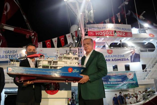 Με στολίσκο αλιευτικών η Τουρκία «πολιορκεί» την Σαμοθράκη – Στα ανοιχτά του νησιού και σε παράταξη (φωτό)