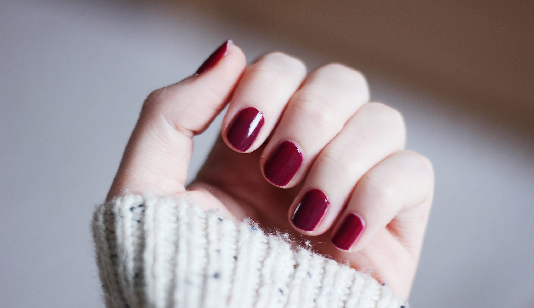 Aυτά είναι τα 5 κλασικά χρώματα για το μανικιούρ του φθινοπώρου