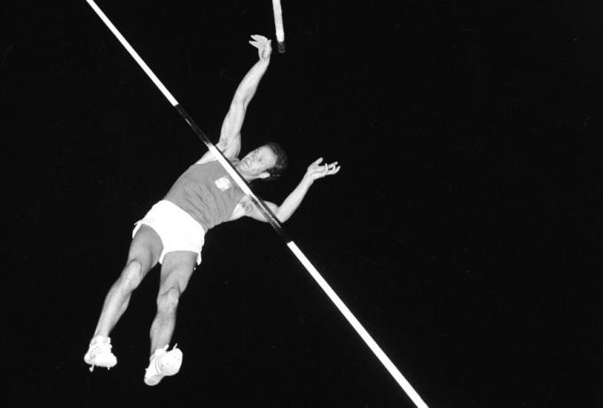 «Τινάχθηκε στον ουρανό σαν πύραυλος»: Η μέρα που ο Χρήστος Παπανικολάου έκανε παγκόσμιο ρεκόρ στο επί κοντώ (φωτο)