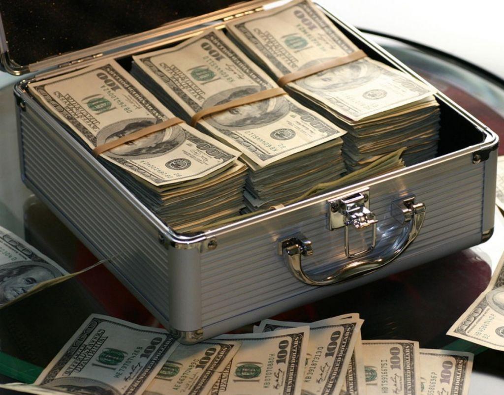 Πόσες πιθανότητες έχεις να γίνεις δισεκατομμυριούχος σύμφωνα με το ζώδιό σου;