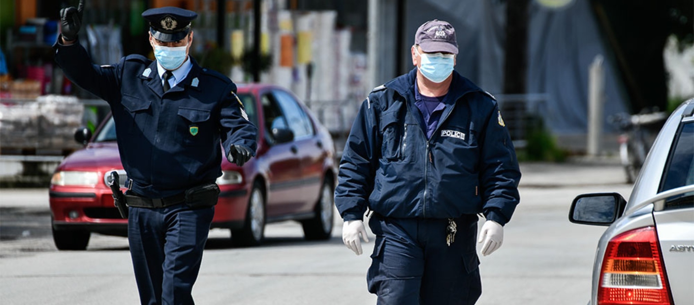 Ενισχυμένα μπλόκα σε κεντρικούς δρόμους της Αττικής – Τα σημεία ελέγχων για χρήση μάσκας και απαγόρευση κυκλοφορίας